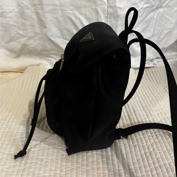 GUESS Classic Black Backpack.wb625 - Picture 3 of 10